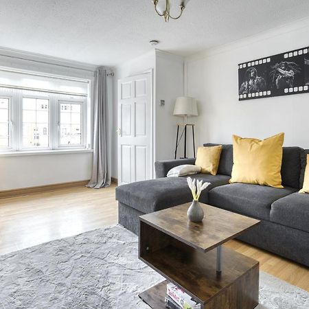 Liverpool Home With Free Parking West Derby Eksteriør billede