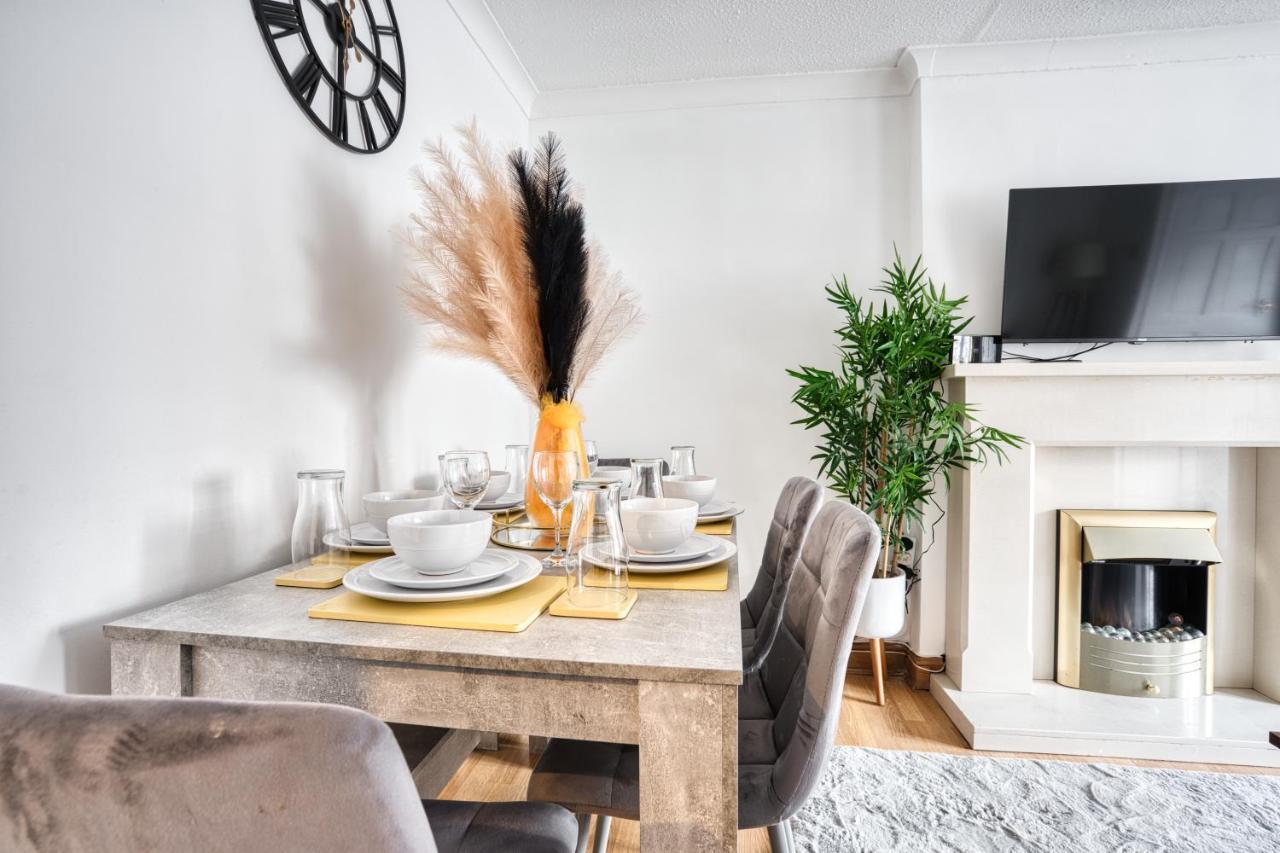 Liverpool Home With Free Parking West Derby Eksteriør billede
