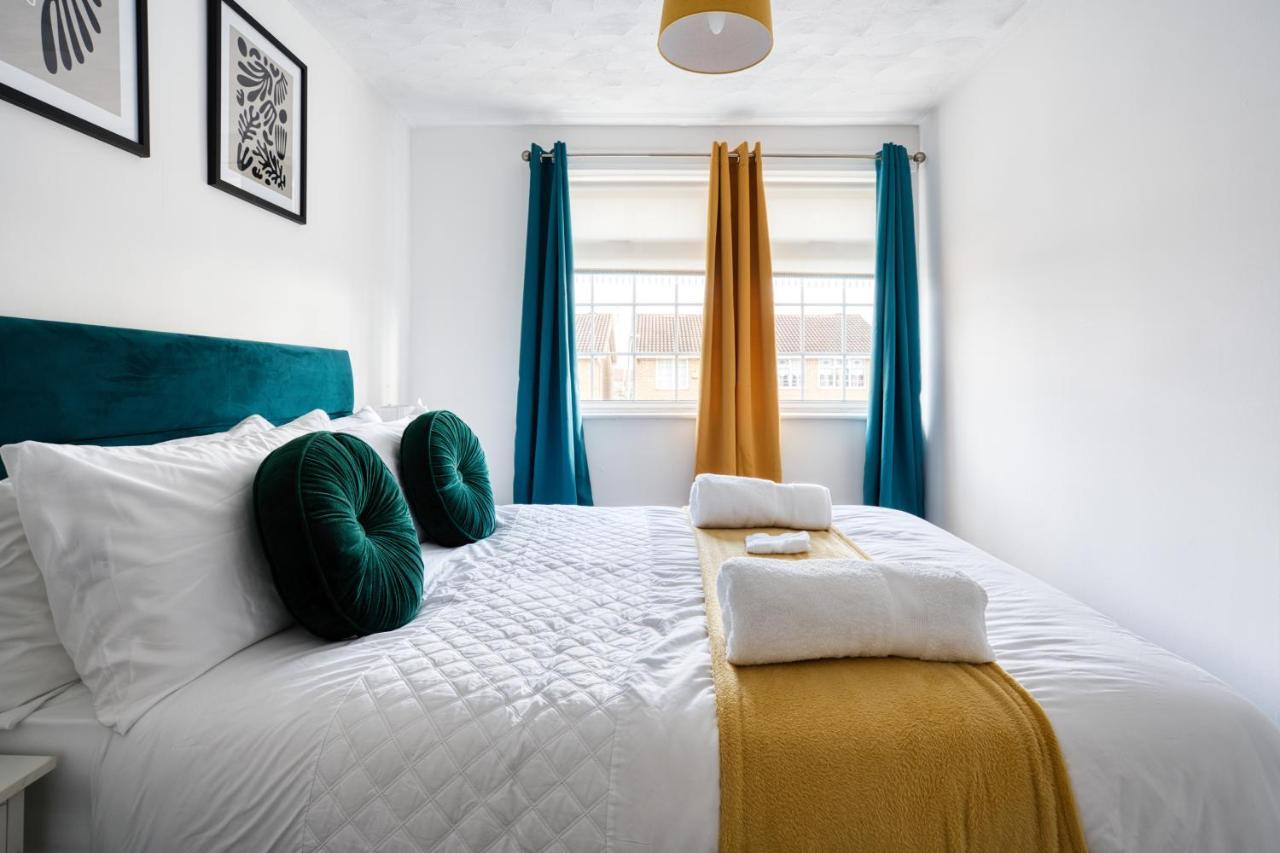 Liverpool Home With Free Parking West Derby Eksteriør billede