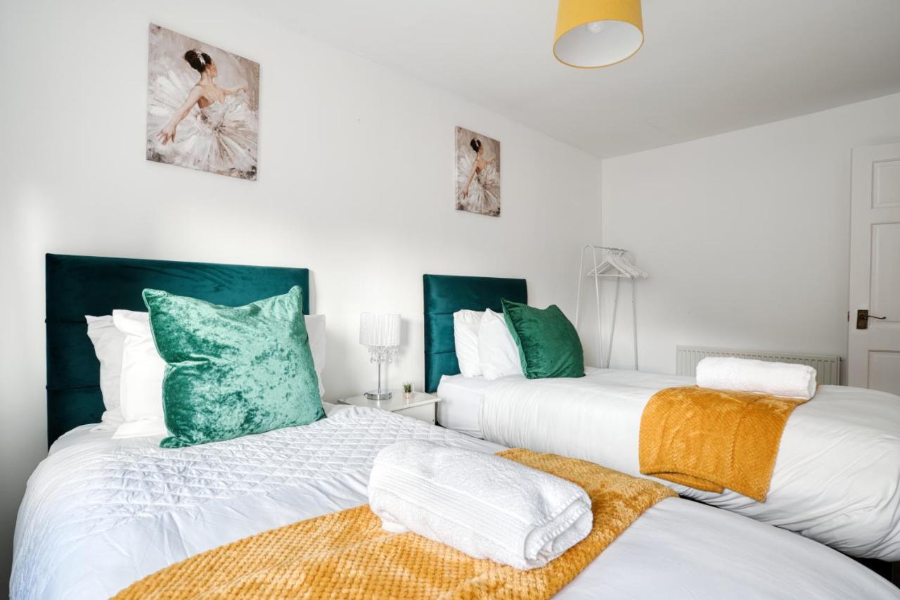 Liverpool Home With Free Parking West Derby Eksteriør billede