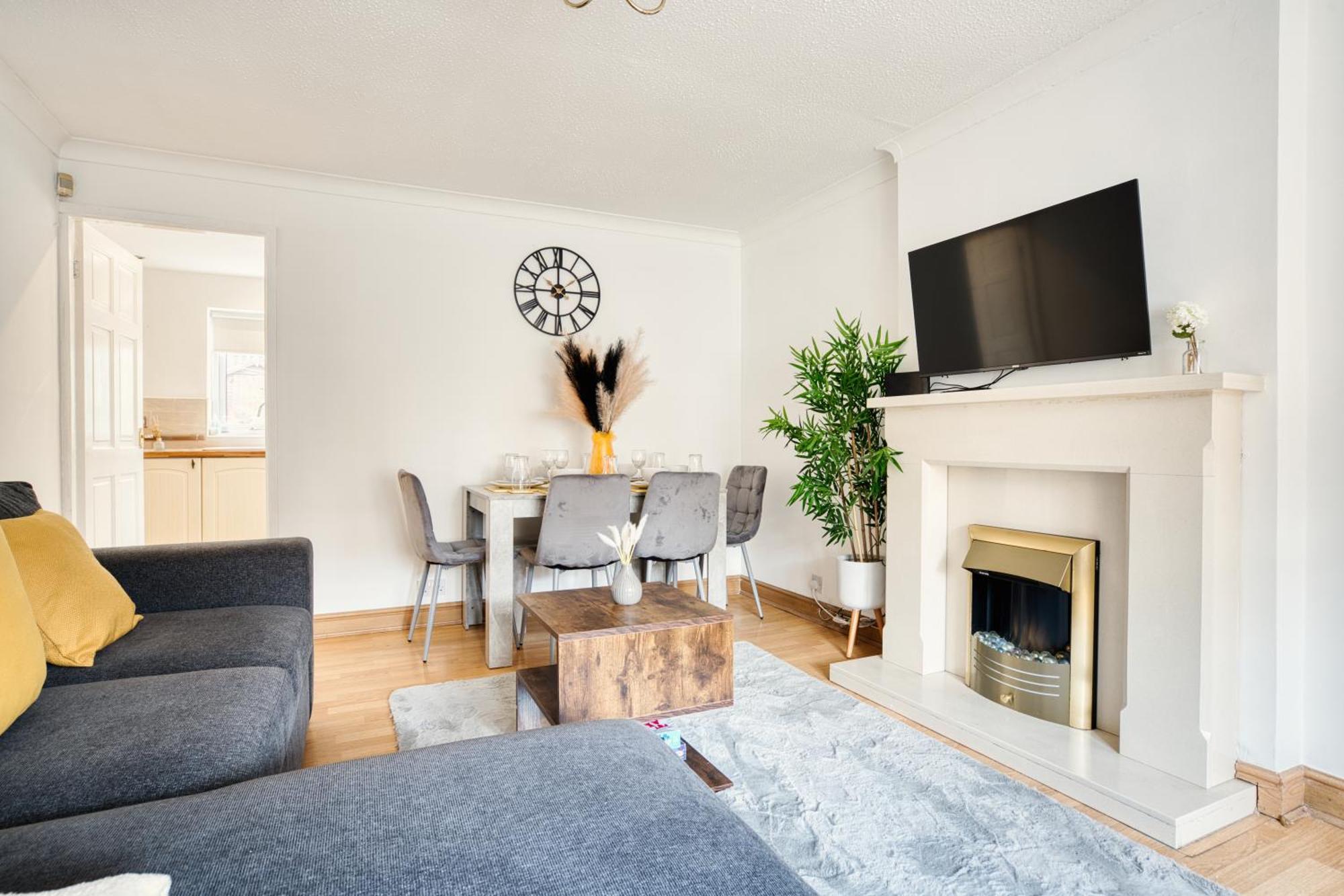 Liverpool Home With Free Parking West Derby Eksteriør billede
